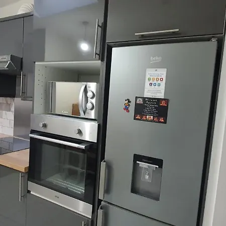 With Private Kitchen Dublín