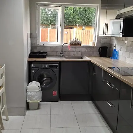 With Private Kitchen شقة دبلن