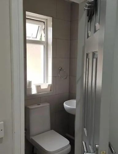 With Private Kitchen * דבלין