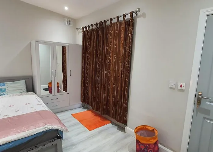 With Private Kitchen * דבלין